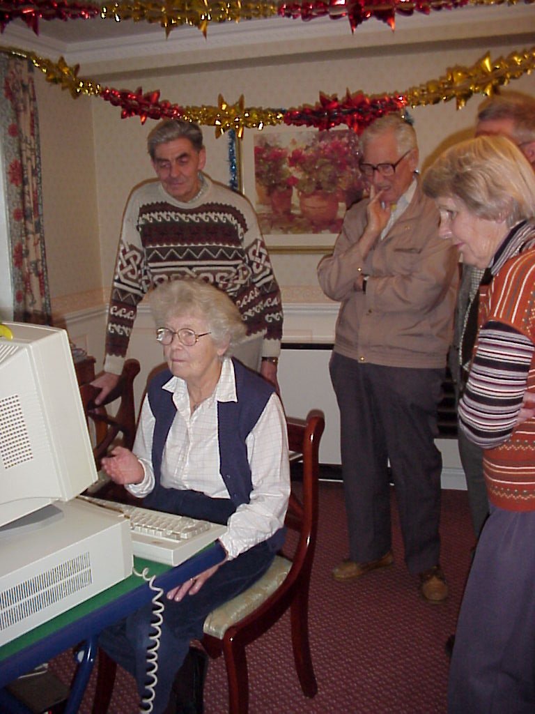 Halebrose_court_residents_on_computer.jpg