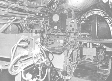 An H2S installation aboard a Wellington Bomber